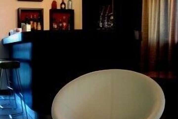Lounge 18 of 30