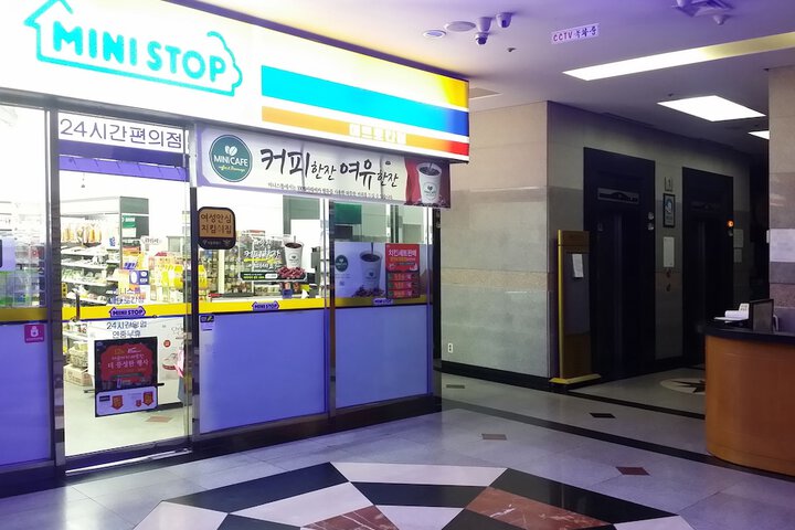 Entrance & Lobby
