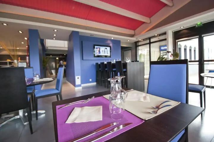 Dining 37 of 63