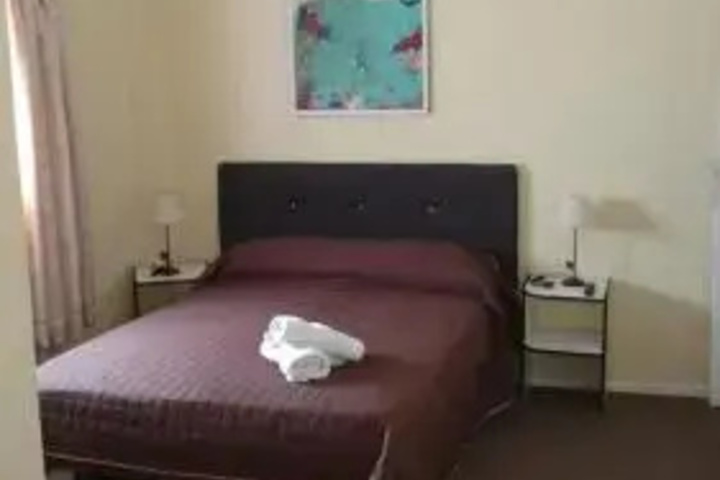 Room 5 of 10