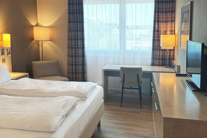 Room 15 of 77