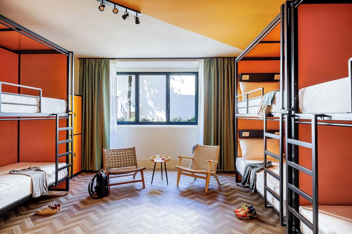 Room 13 of 39