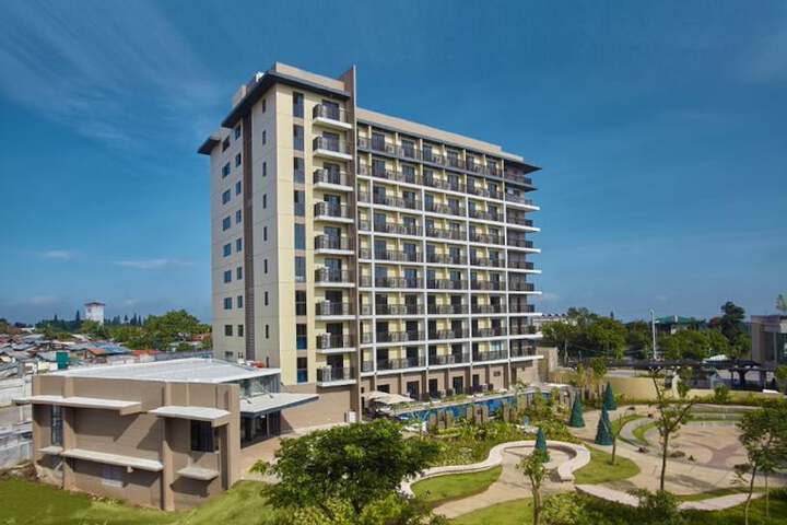 Exterior of Quest Hotel Tagaytay