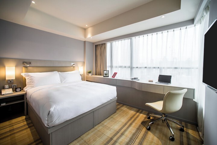 Room 9 of 31
