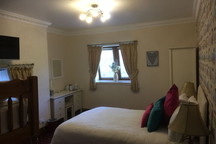 Room 25 of 76