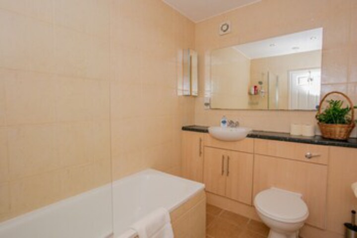 Room 4 of 17