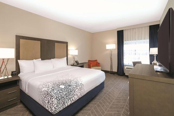 1 King Bed (1 of 13)
