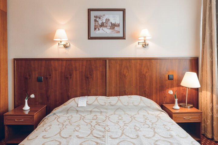 Room 28 of 96