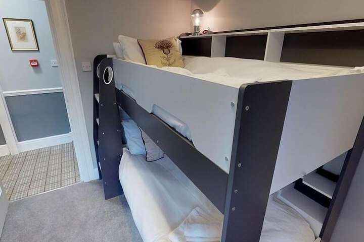 Room 4 of 37