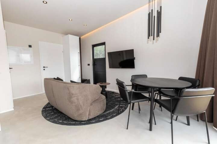 Room 16 of 37