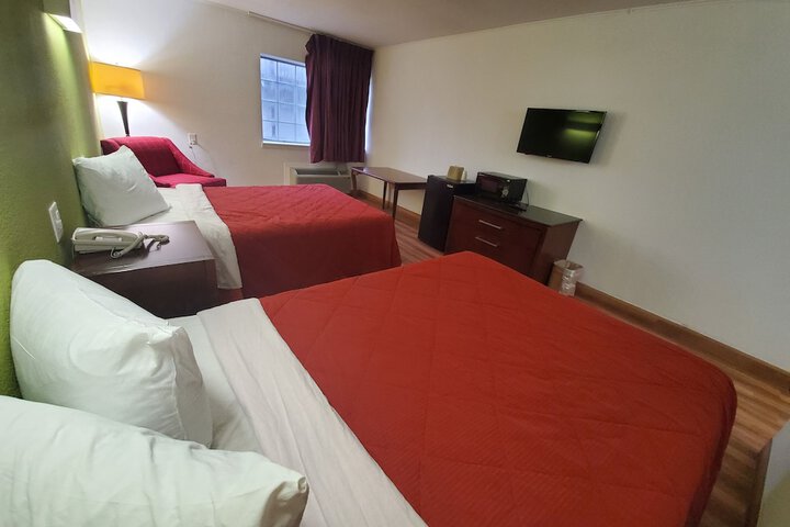 2 Queen Beds (7 of 16)