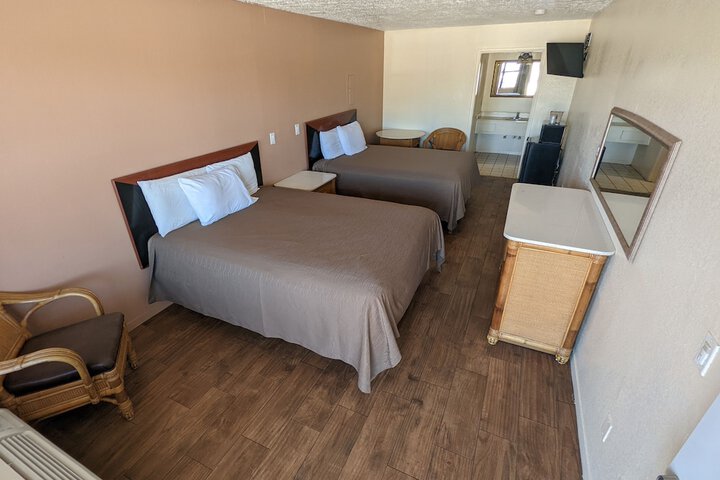 2 Queen Beds (15 of 21)