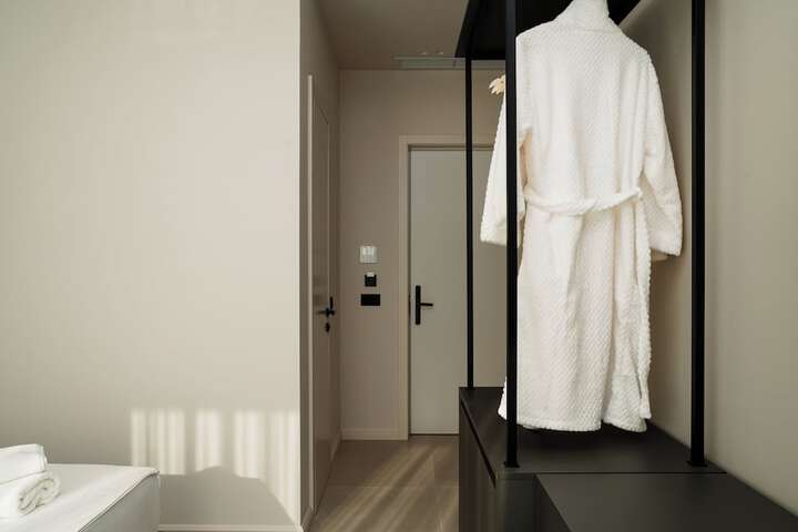 Room 41 of 177