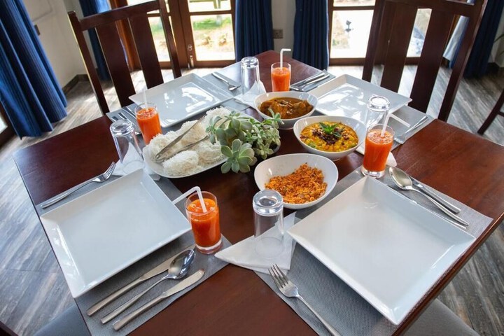 Dining 66 of 85