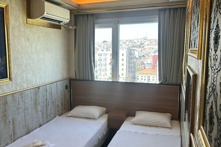 Room 13 of 170