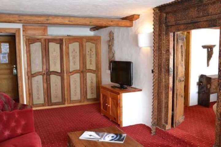 Room 27 of 49