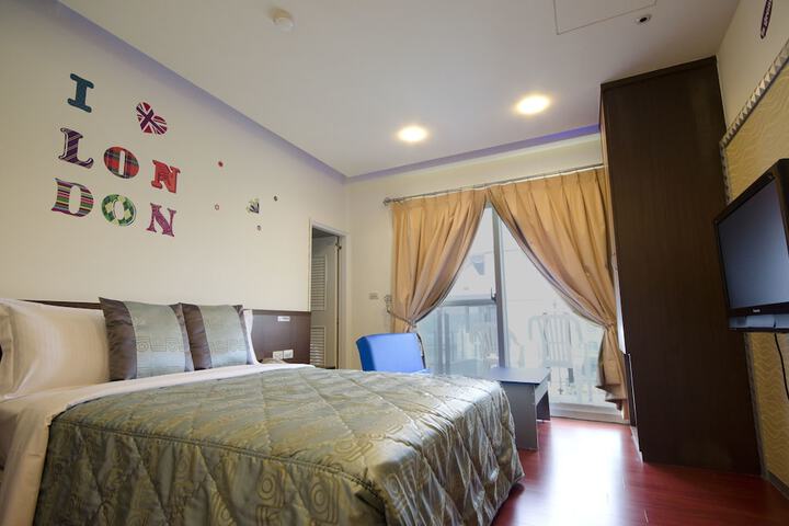 Room 4 of 33