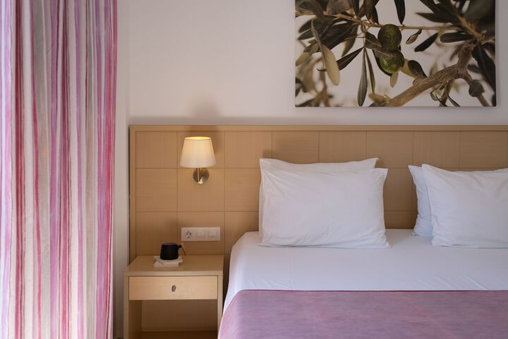 Room 25 of 82