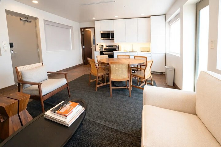 Room 27 of 43