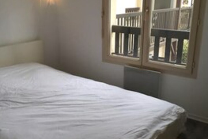 Room 12 of 19