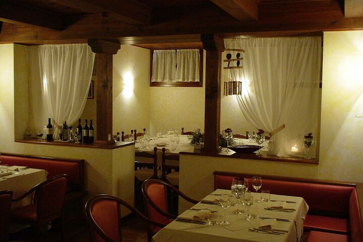 Dining 18 of 38