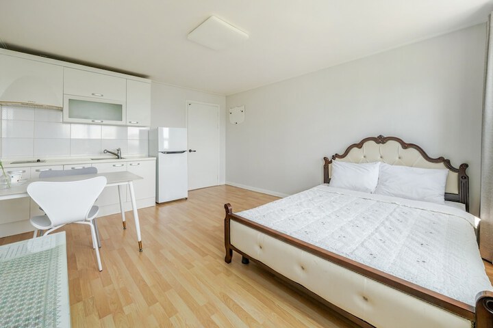 Room 13 of 85