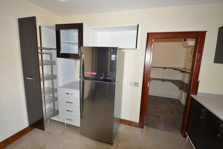 Room 12 of 18