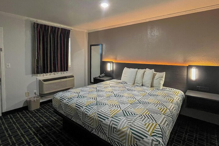 Room 8 of 39