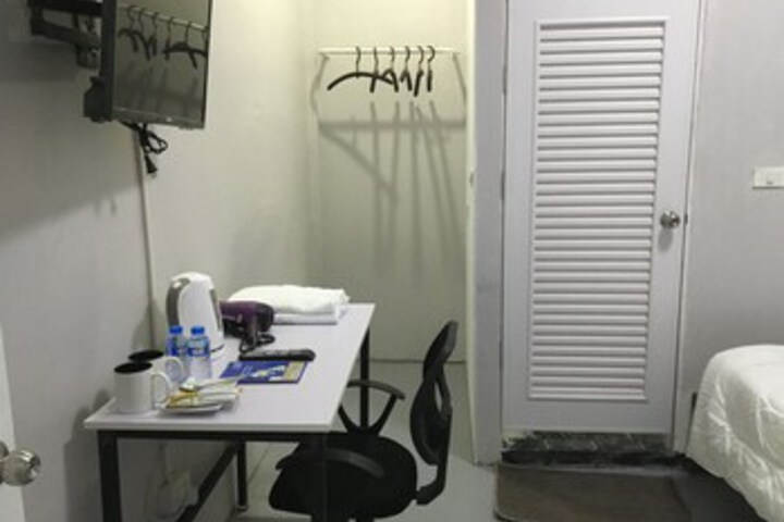 Room 13 of 31