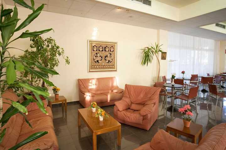 Guest Lobby