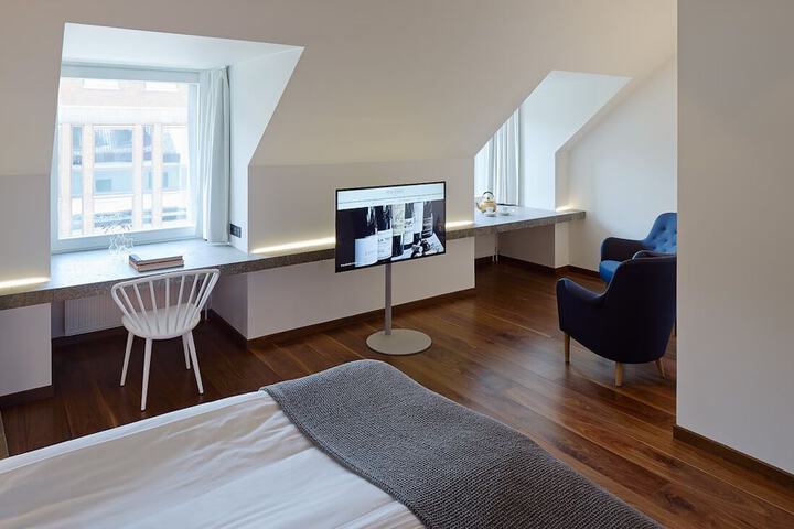 Room 11 of 53