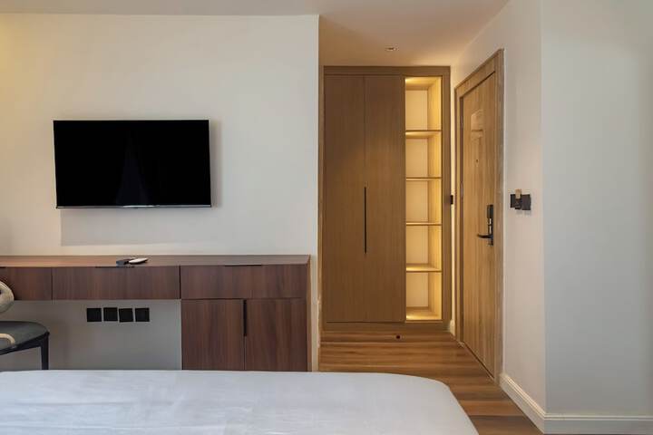 Room 3 of 34