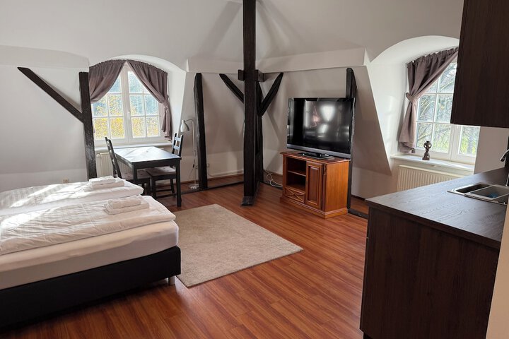 Room 6 of 32