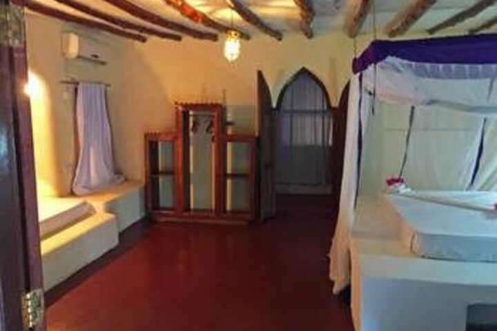 Room 4 of 20