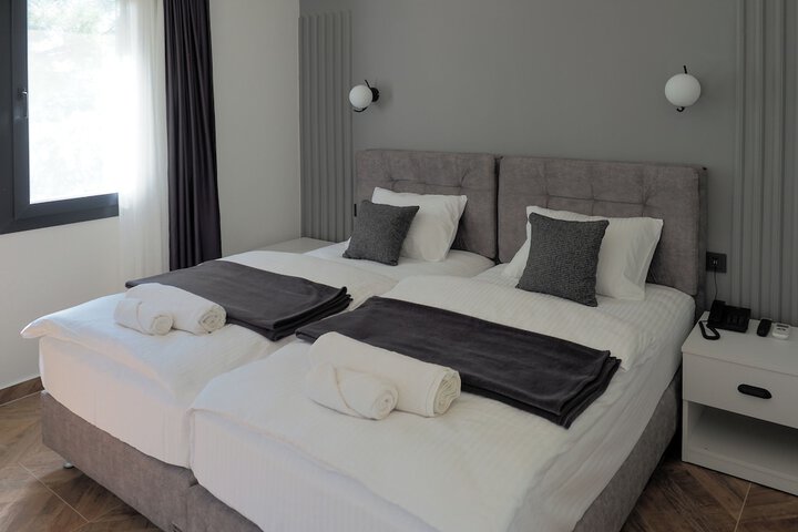 Room 32 of 71
