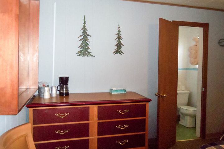 Room 32 of 83