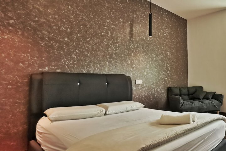 Room 5 of 17