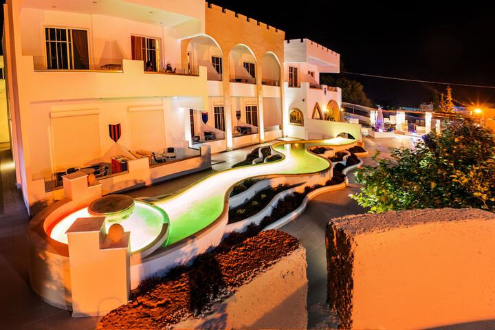 Hotel Exterior 49 of 49
