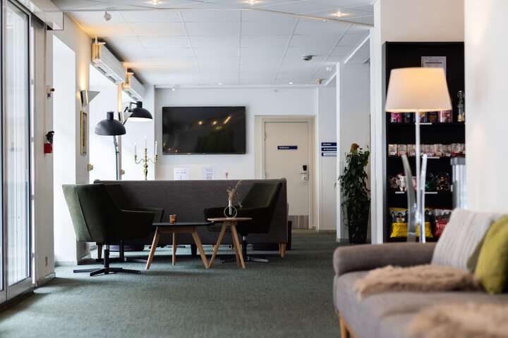 Guest Lobby