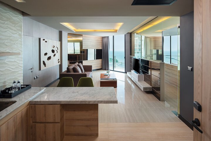 Room 25 of 103