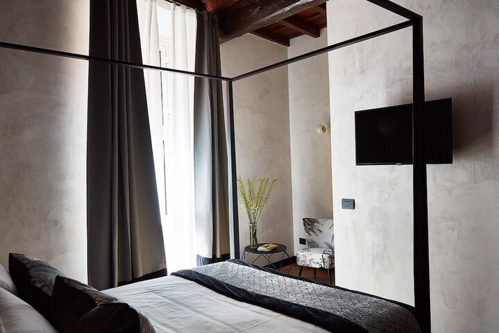Room 2 of 27