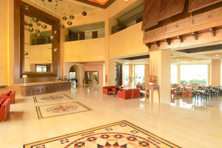 Entrance & Lobby