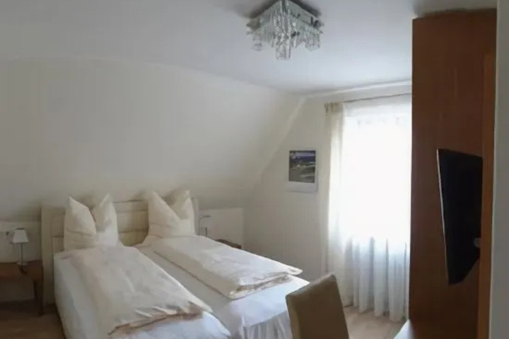 Room 2 of 6