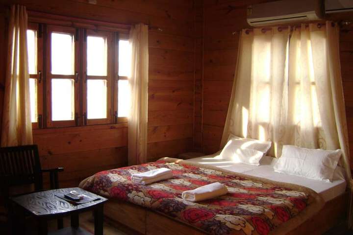 Room 9 of 29