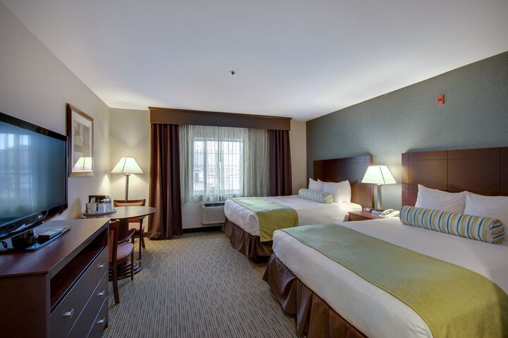 2 Queen Beds Microwave and Refrigerator WiFi Full Breakfast (2 of 25)