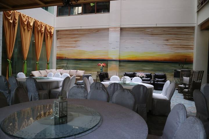 Dining 70 of 90