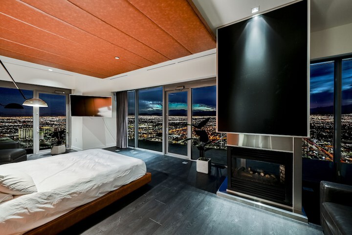 Room 5 of 484