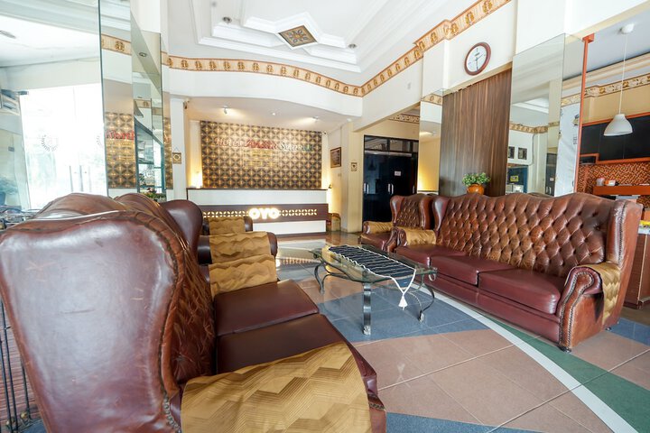 Entrance & Lobby