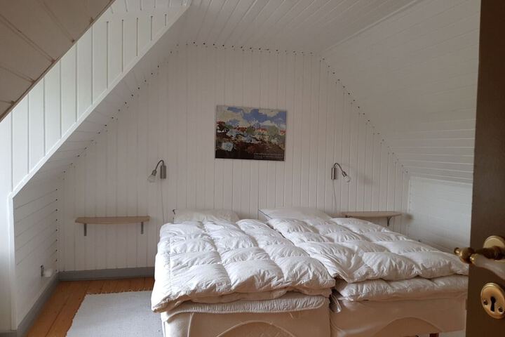 Room 10 of 93