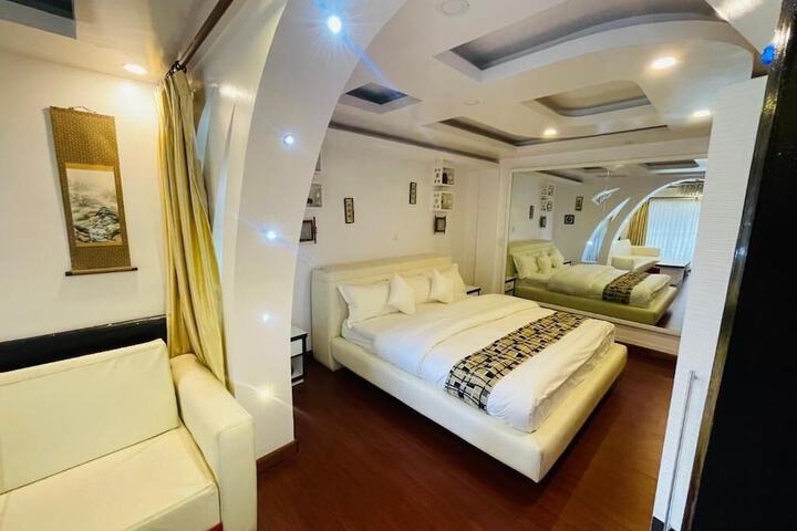 Room 3 of 6